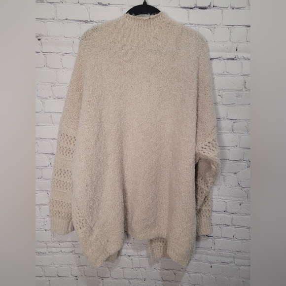 Debut Cardigan Size M/L Over-sized Beige Color - Picture 4 of 6
